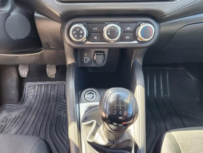 Nissan Versa 1.6 SENSE 4X2 MT 4P 2025 - Imagen 14