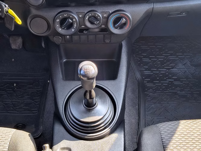 TOYOTA HILUX 2023 - Imagen 18