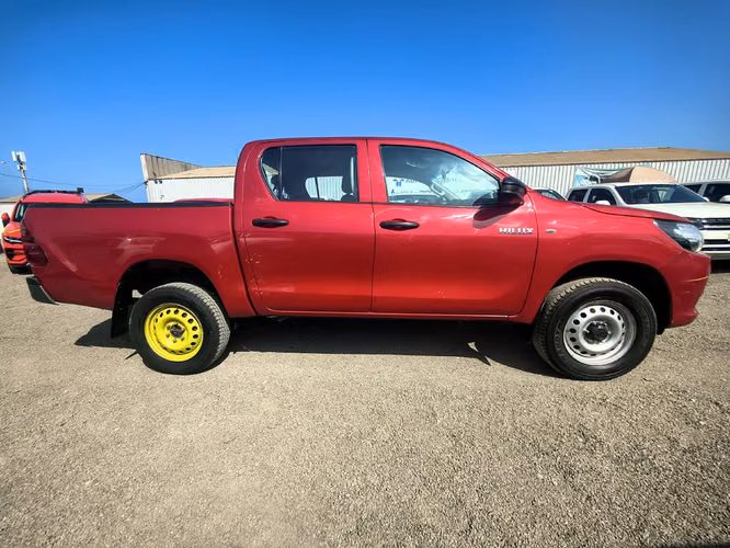 TOYOTA HILUX 2023 - Imagen 4