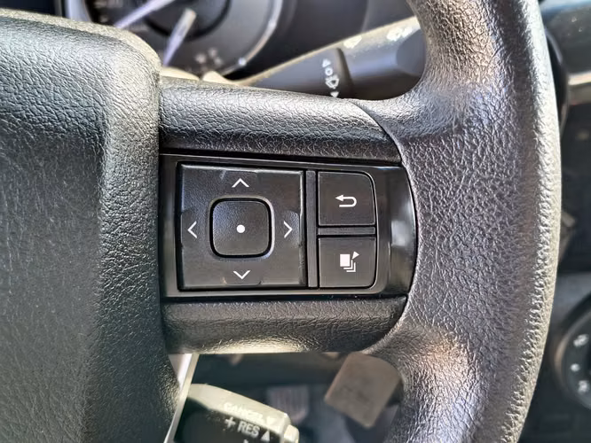 TOYOTA HILUX 2023 - Imagen 14