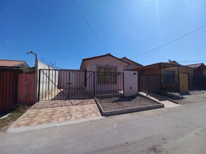 Se vende Casa 3D/1B Sector El Milagro La Serena