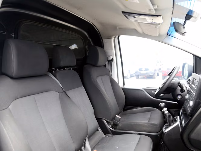 HYUNDAI STARIA 2023 - Imagen 17