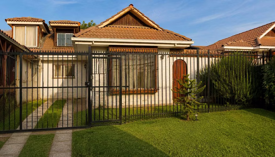 Moderna Casa con Excelente Conectividad (184666) - Imagen 1