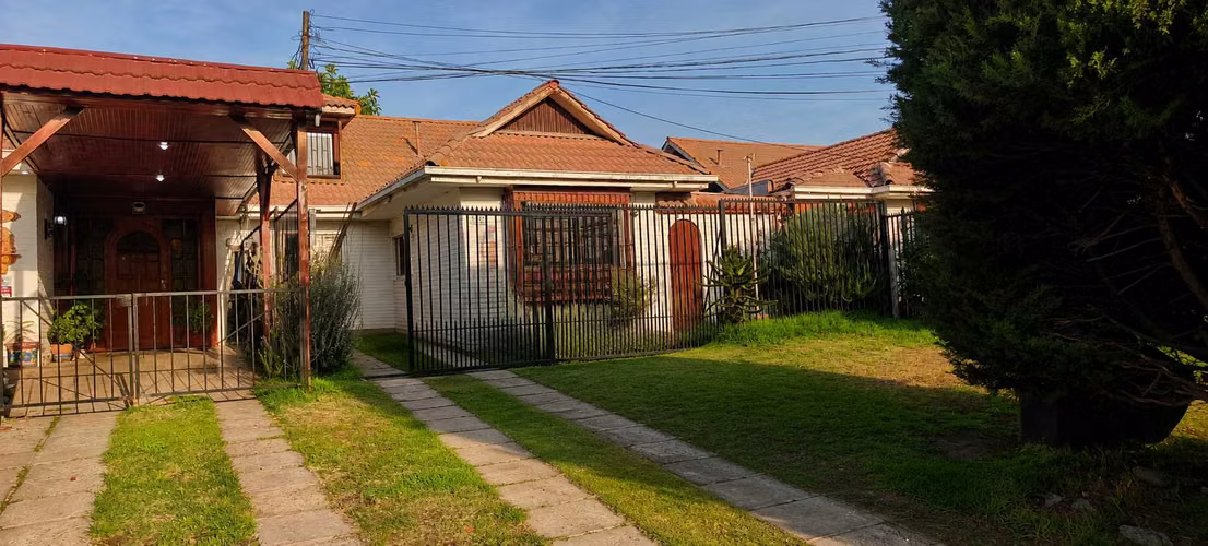 Moderna Casa con Excelente Conectividad (184666) - Imagen 3