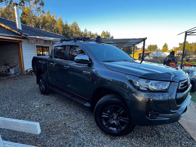 Camioneta Toyota Hilux 4x2 - Imagen 3