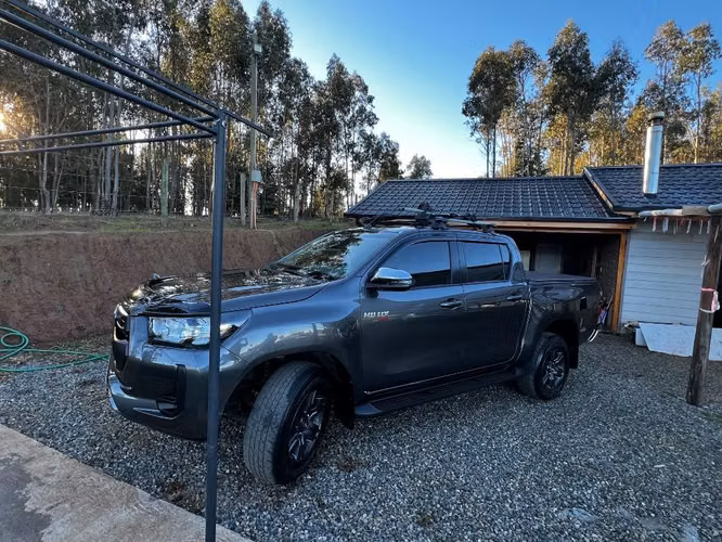 Camioneta Toyota Hilux 4x2 - Imagen 5