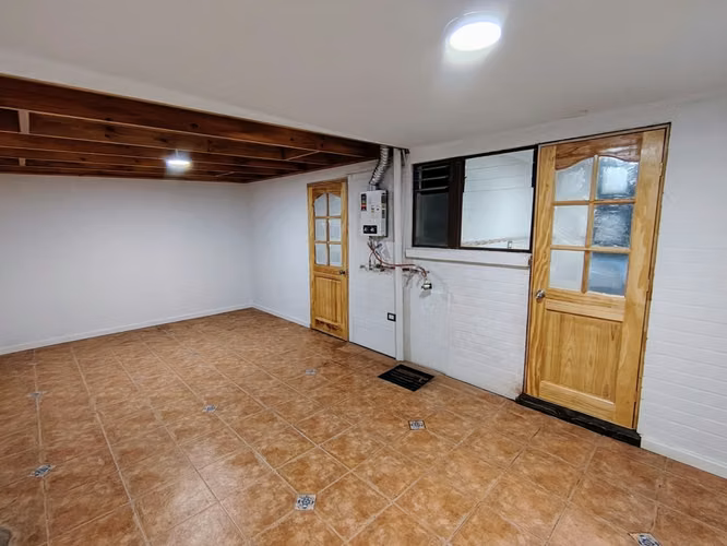 CASA TOTALMENTE REMODELADA 3 DORMITORIOS, 3 BAÑOS. - Imagen 3