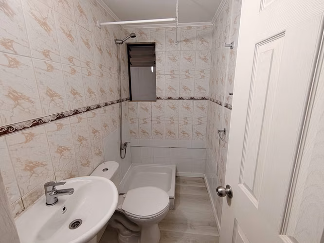 CASA TOTALMENTE REMODELADA 3 DORMITORIOS, 3 BAÑOS. - Imagen 10