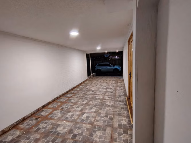 CASA TOTALMENTE REMODELADA 3 DORMITORIOS, 3 BAÑOS. - Imagen 13
