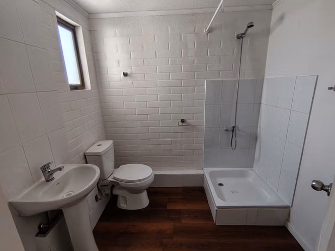 CASA TOTALMENTE REMODELADA 3 DORMITORIOS, 3 BAÑOS. - Imagen 18