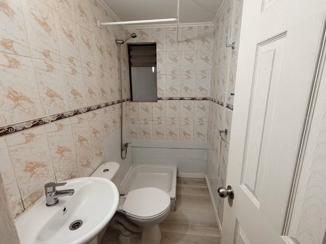 CASA TOTALMENTE REMODELADA 3 DORMITORIOS, 3 BAÑOS. - Imagen 4