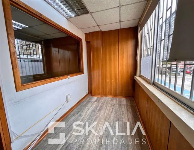 Oficina en arriendo 5 privados 3 baños Ongolmo con Maipú
