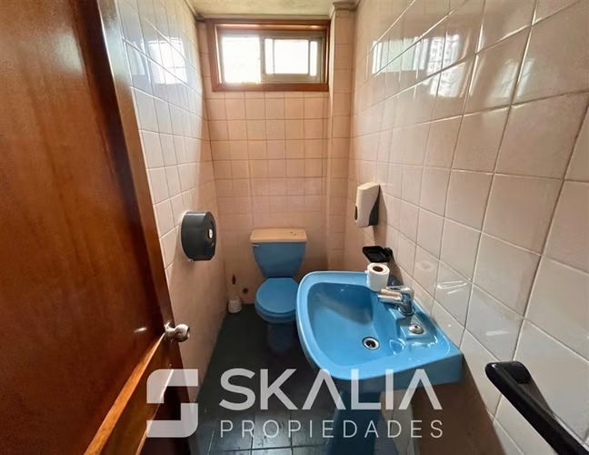 Oficina en arriendo 5 privados 3 baños Ongolmo con Maipú