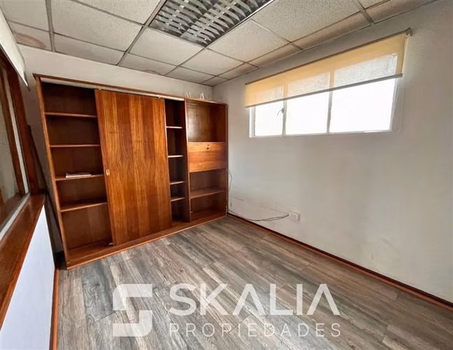 Oficina en arriendo 5 privados 3 baños Ongolmo con Maipú