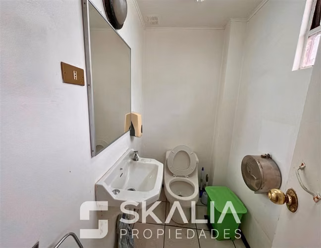 Oficina en arriendo 5 privados 3 baños Ongolmo con Maipú