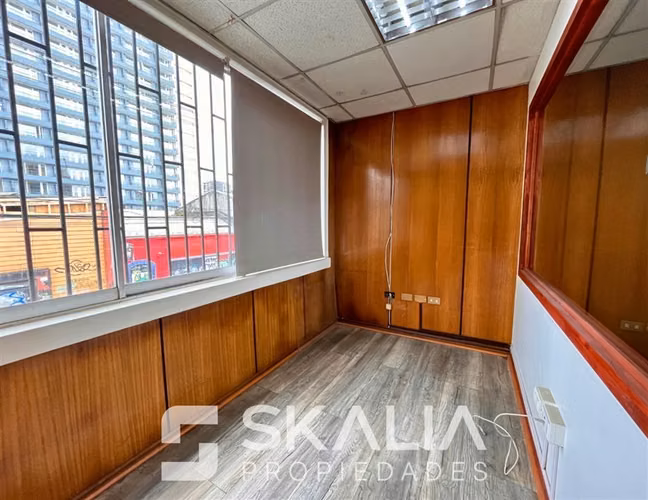 Oficina en arriendo 5 privados 3 baños Ongolmo con Maipú