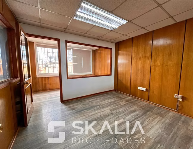Oficina en arriendo 5 privados 3 baños Ongolmo con Maipú