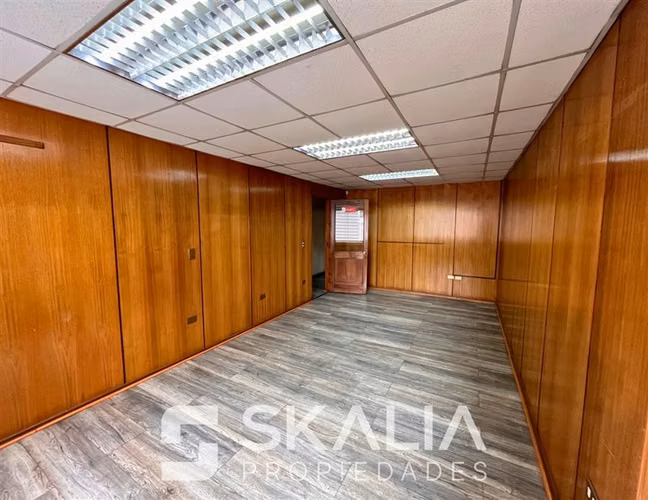 Oficina en arriendo 5 privados 3 baños Ongolmo con Maipú