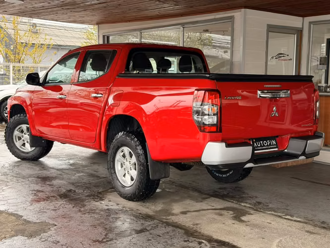 MITSUBISHI L200 KATANA CRT 4X2 MECANICO 2.4T AÑO 2023 - UNICO DUEÑO - Imagen 3