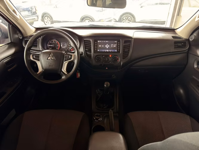 MITSUBISHI L200 KATANA CRT 4X2 MECANICO 2.4T AÑO 2023 - UNICO DUEÑO - Imagen 2