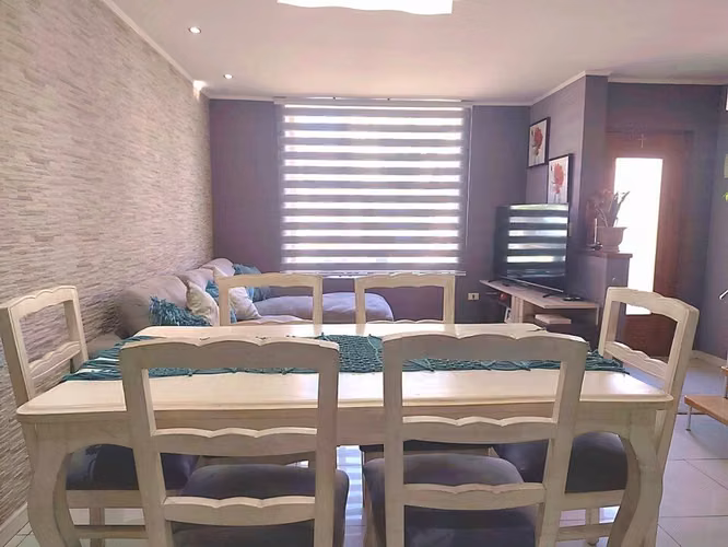 Casa mediterránea en condominio, Peñaflor – 3D 3B, quincho techado, conserjería 24/7