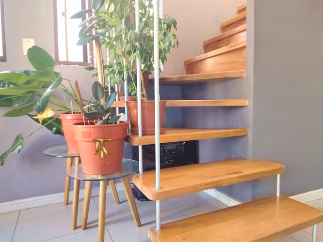 Casa mediterránea en condominio, Peñaflor – 3D 3B, quincho techado, conserjería 24/7