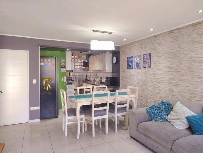 Casa mediterránea en condominio, Peñaflor – 3D 3B, quincho techado, conserjería 24/7
