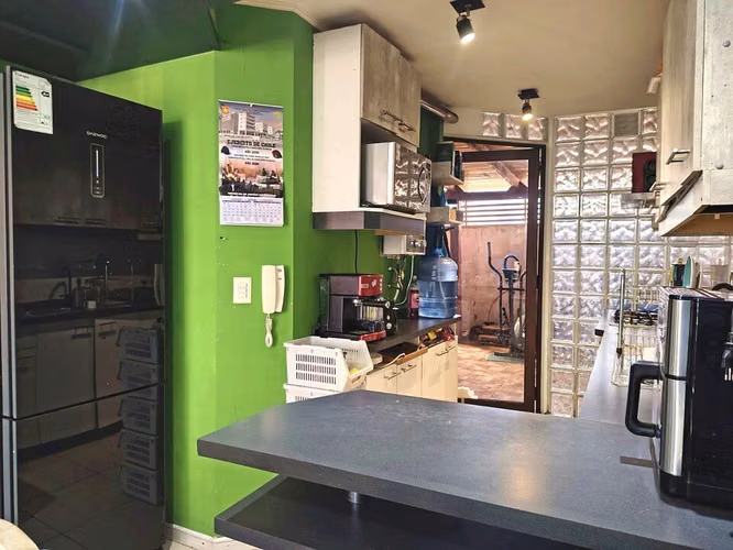 Casa mediterránea en condominio, Peñaflor – 3D 3B, quincho techado, conserjería 24/7