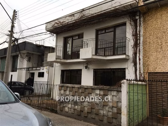 Casa de dos pisos en venta en Ñuñoa