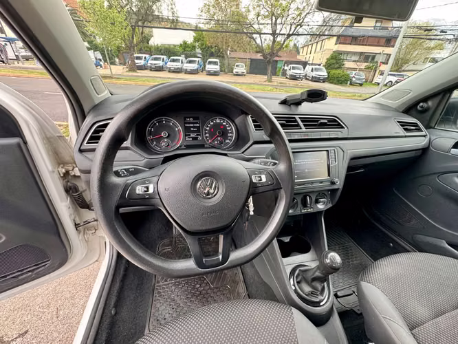 VOLKSWAGEN SAVEIRO COMFORLINE 1.6 MEC FULL CARPLAY AIRBAG ABS 2019 - Imagen 19