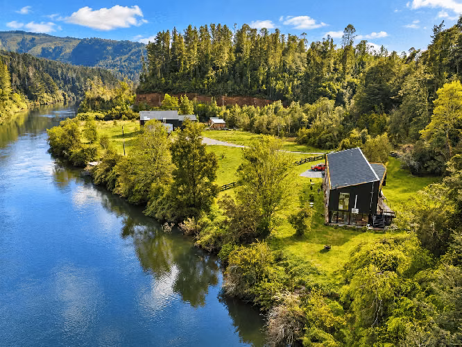 Exclusiva parcela con casa en Loteo Riberas del Futa – Valdivia