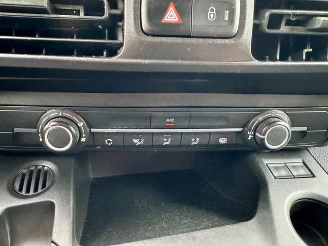PEUGEOT PARTNER DIESEL 1.5 MEC 6 VEL SOLO 26.000 KM FULL CARPLAY VER EN LAS CONDES 2024