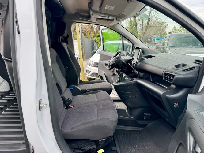 PEUGEOT PARTNER DIESEL 1.5 MEC 6 VEL SOLO 26.000 KM FULL CARPLAY VER EN LAS CONDES 2024
