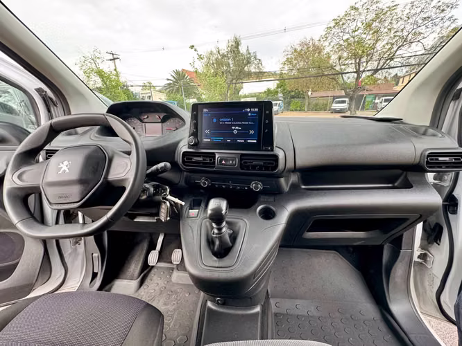 PEUGEOT PARTNER DIESEL 1.5 MEC 6 VEL SOLO 26.000 KM FULL CARPLAY VER EN LAS CONDES 2024
