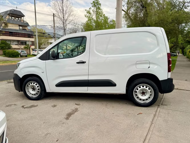 PEUGEOT PARTNER DIESEL 1.5 MEC 6 VEL SOLO 26.000 KM FULL CARPLAY VER EN LAS CONDES 2024