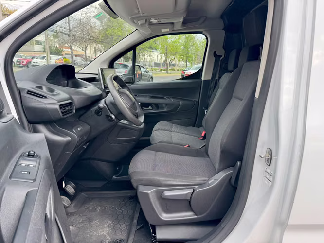 PEUGEOT PARTNER DIESEL 1.5 MEC 6 VEL SOLO 26.000 KM FULL CARPLAY VER EN LAS CONDES 2024
