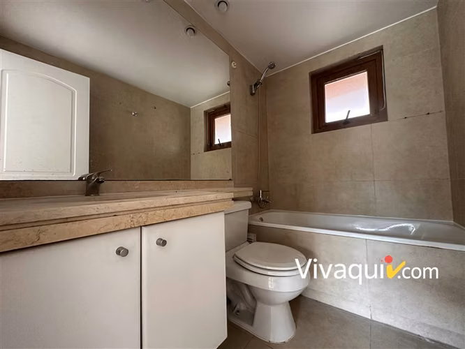 Casa en arriendo de 6 dorm. en Peñalolén