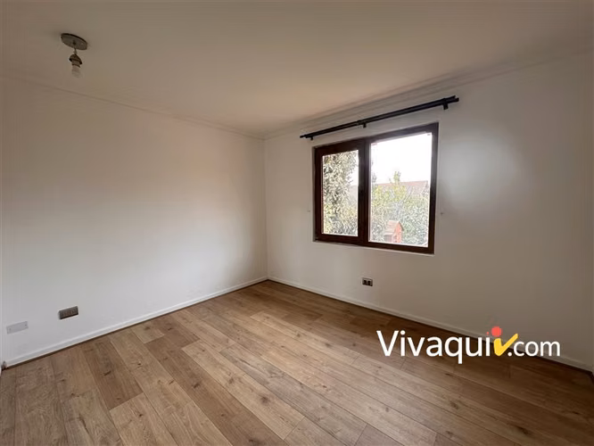 Casa en arriendo de 6 dorm. en Peñalolén