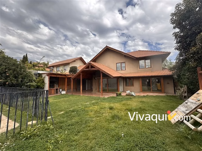 Casa en arriendo de 6 dorm. en Peñalolén