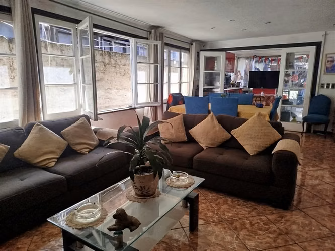 Casa en venta de 6 dorm., 3 baños en Renca