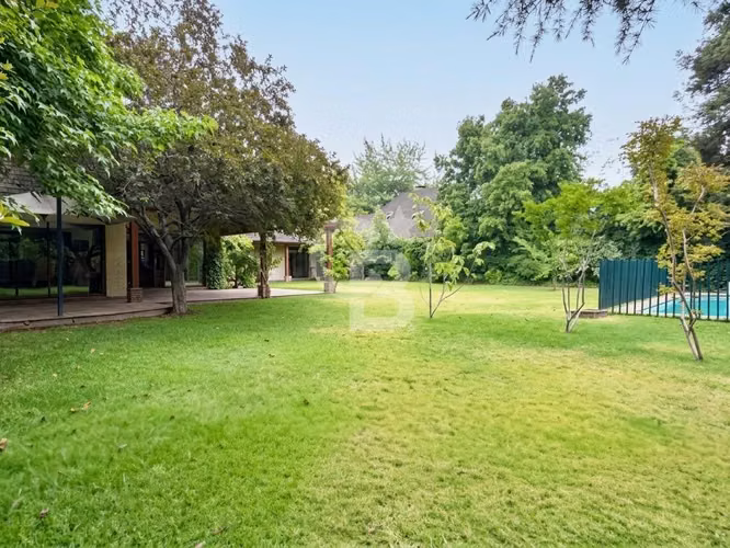 Venta Casa Comercial Los Trapenses, La Dehesa, Lo Barnechea