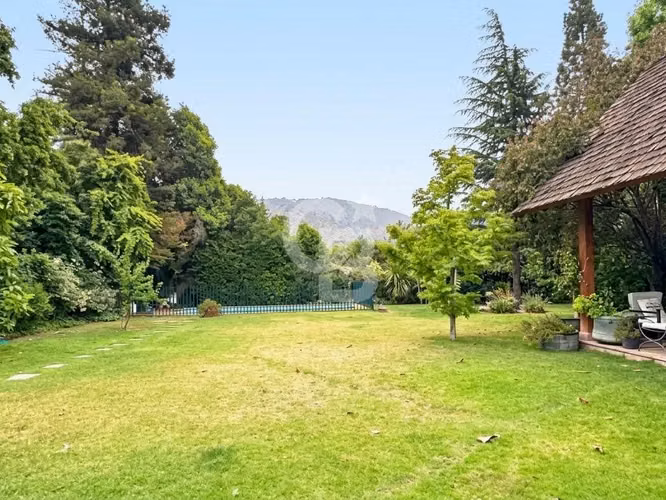 Venta Casa Comercial Los Trapenses, La Dehesa, Lo Barnechea