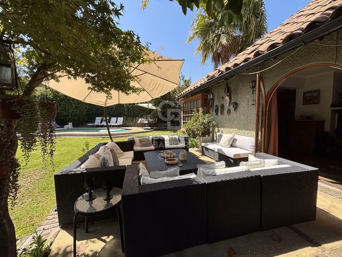 Venta casa cercana a Colegio Redland -  Los Dominicos - Imagen 2