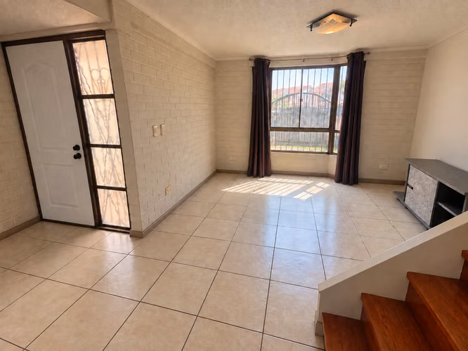 CASA DE 3 DORMITORIOS EN MICROBARRIO CERRADO DE MAIPÚ - Imagen 9