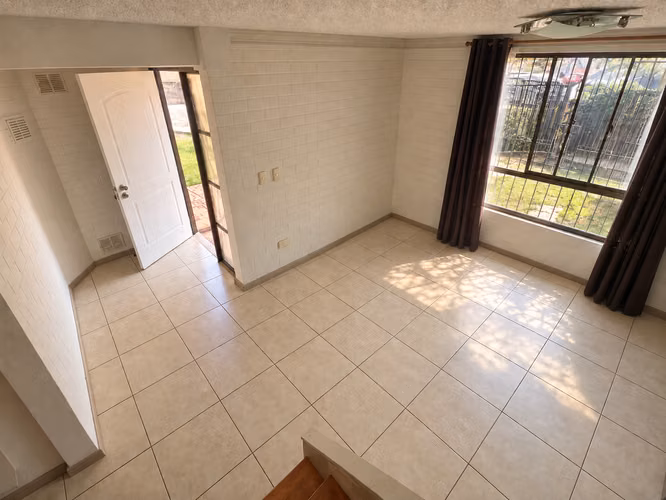 CASA DE 3 DORMITORIOS EN MICROBARRIO CERRADO DE MAIPÚ - Imagen 11
