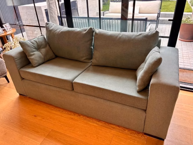 Impecable y cómodo sillón de tres cuerpos - Imagen 4