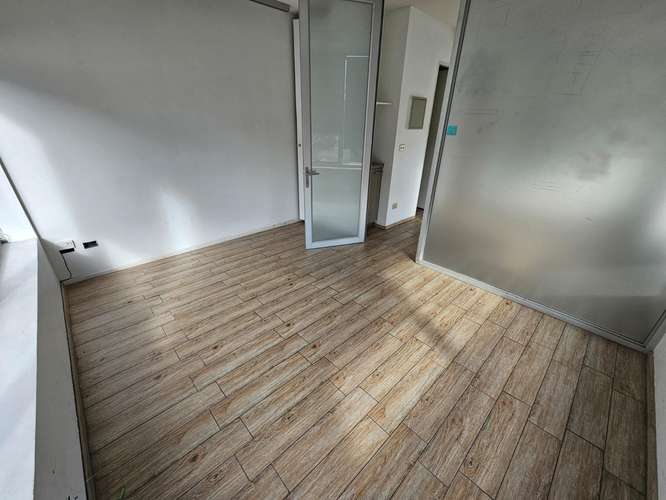 VENTA OFICINA RECEPCIÓN Y UN PRIVADO