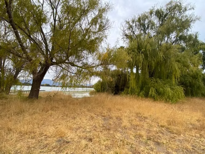 SE VENDE TERRENO con CASA LAGO RAPEL 8400MTRS reconstruir