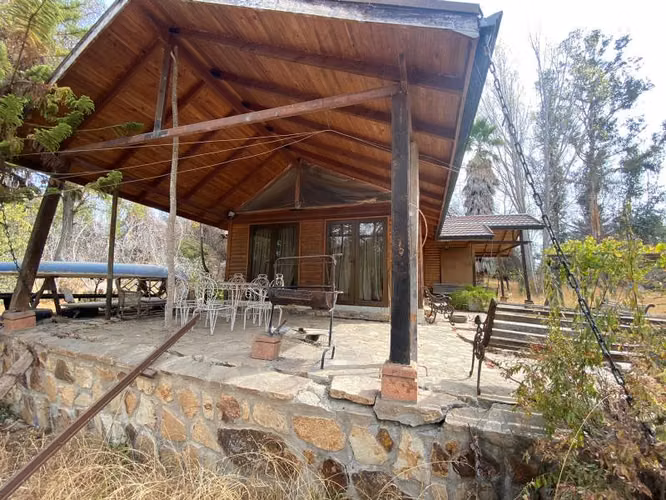 SE VENDE TERRENO con CASA LAGO RAPEL 8400MTRS reconstruir