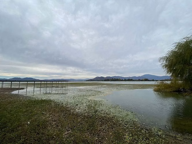 SE VENDE TERRENO con CASA LAGO RAPEL 8400MTRS reconstruir